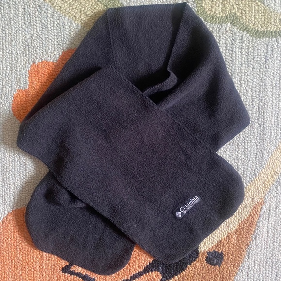 Columbia Sportswear Company I Unisex Charcoal Fleece Scarf - Picture 6 of 14
